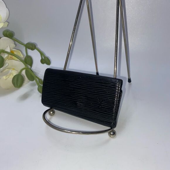Authentic Louis Vuitton Epi Leather 4 Key Wallet Black - Picture 2 of 8